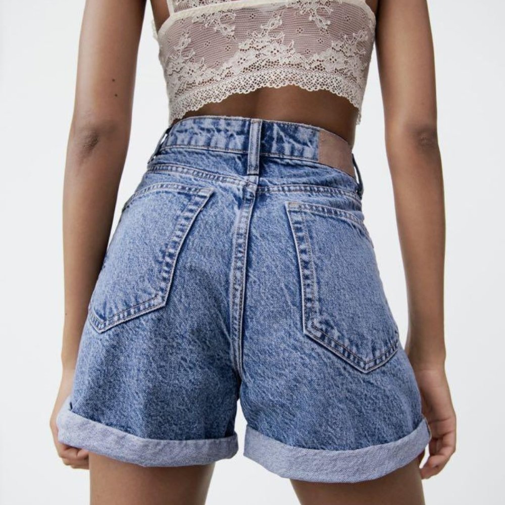 Zara mom Fit Jean Short in Acid Wash - Picture 2 of 13
